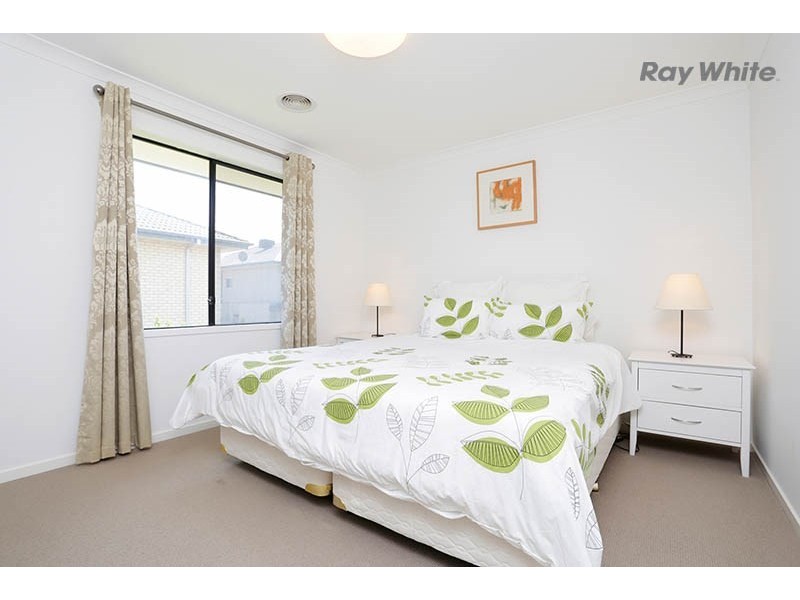 19 Meridian Close, Sanctuary Lakes VIC 3030