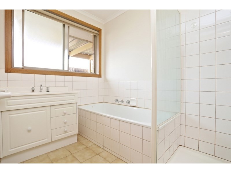 16 Irvine Court, Altona Meadows VIC 3028