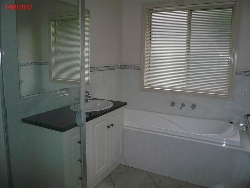 6 Earls Court, Point Cook VIC 3030