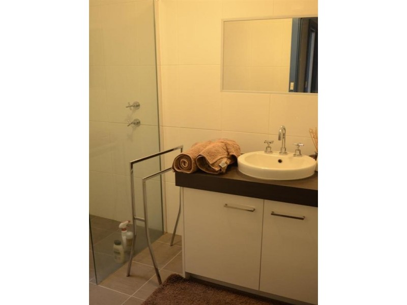 2/18 Crown Street, Laverton VIC 3028