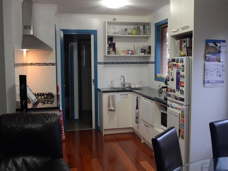 2/18 Crown Street, Laverton VIC 3028