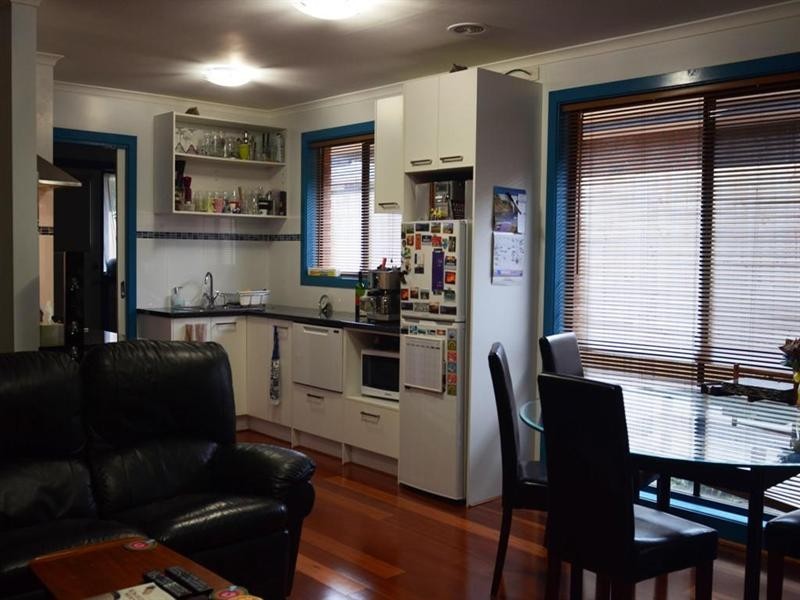 2/18 Crown Street, Laverton VIC 3028