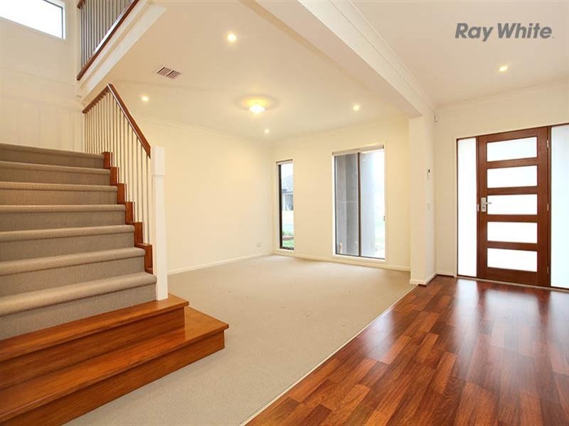 15 BRINDABELLA Chase, Sanctuary Lakes VIC 3030