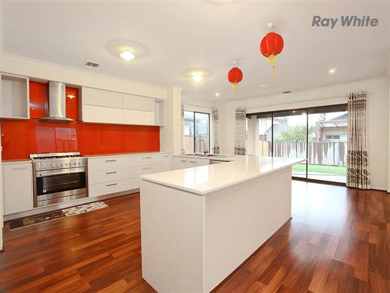 15 BRINDABELLA Chase, Sanctuary Lakes VIC 3030