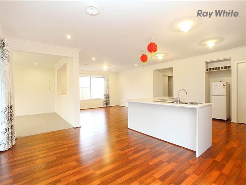 15 BRINDABELLA Chase, Sanctuary Lakes VIC 3030