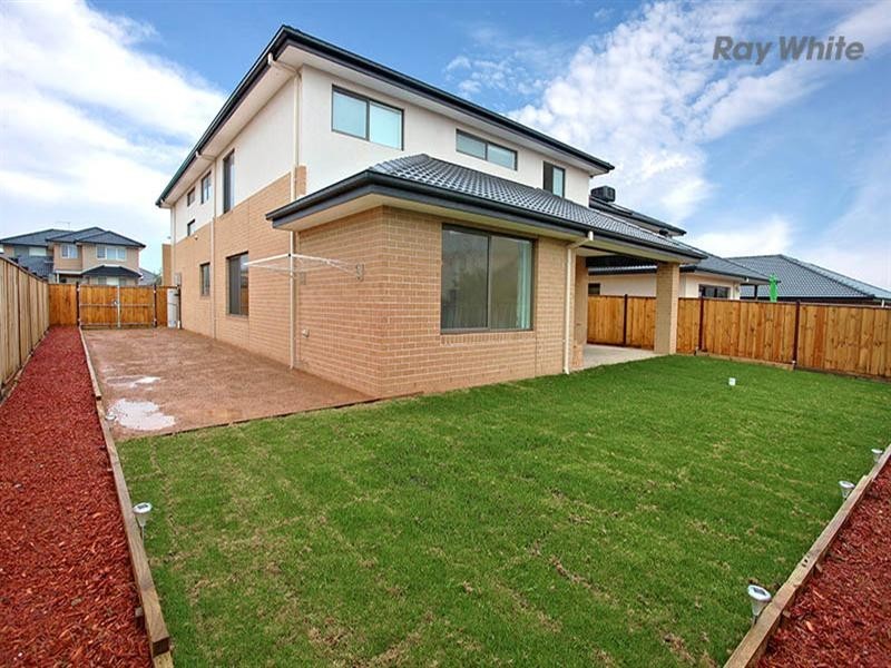 15 BRINDABELLA Chase, Sanctuary Lakes VIC 3030