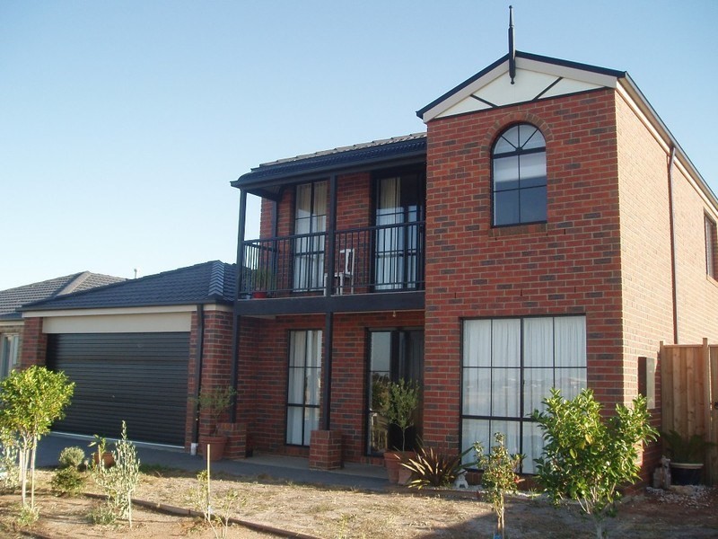 13 SNOWBUSH Terrace, Point Cook VIC 3030