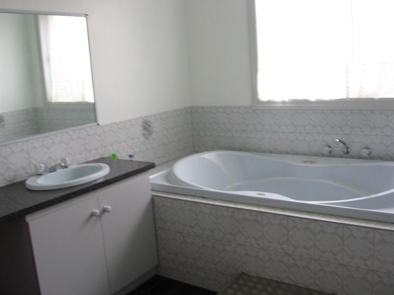 4 QUARRION Court, Hoppers Crossing VIC 3029