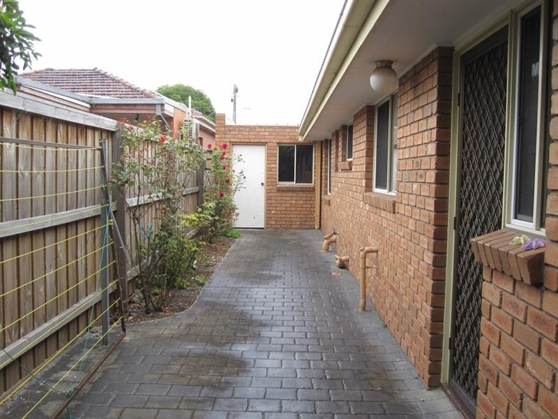 2/34 Mount Street, Altona VIC 3018