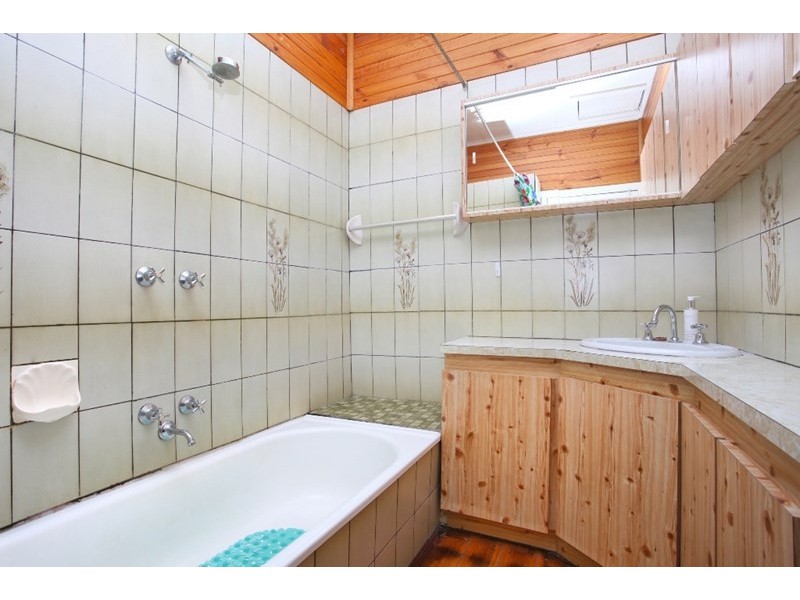 123 RAILWAY Avenue, Laverton VIC 3028