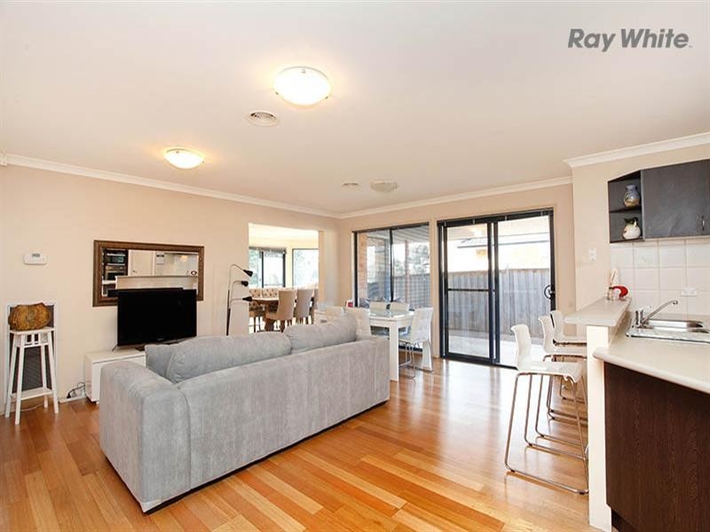 47 Middle Park Drive, Sanctuary Lakes VIC 3030