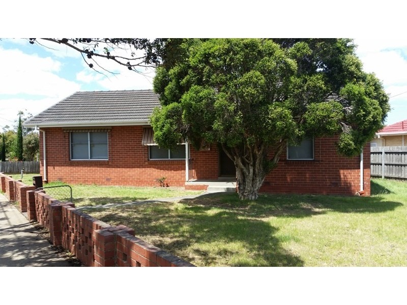 4 Robertson Crescent, Laverton VIC 3028