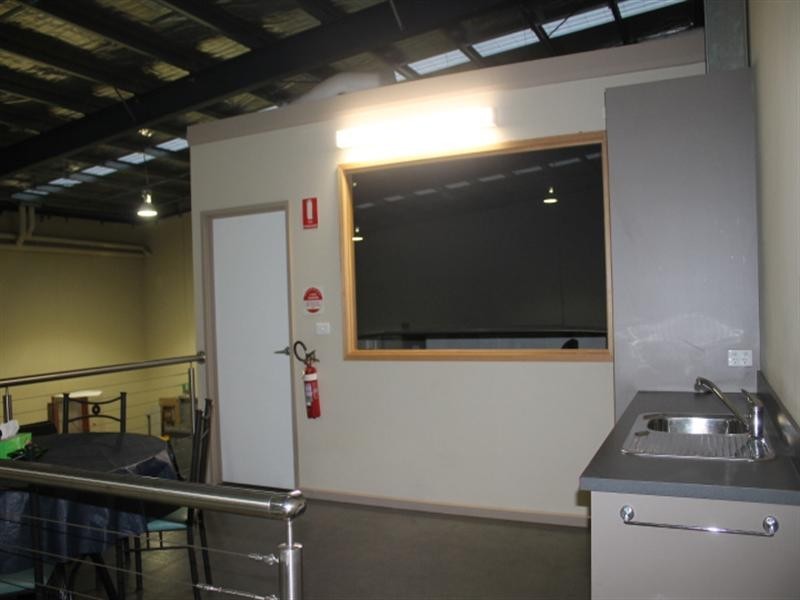 2/216 Blackshaws Road, Altona North VIC 3025