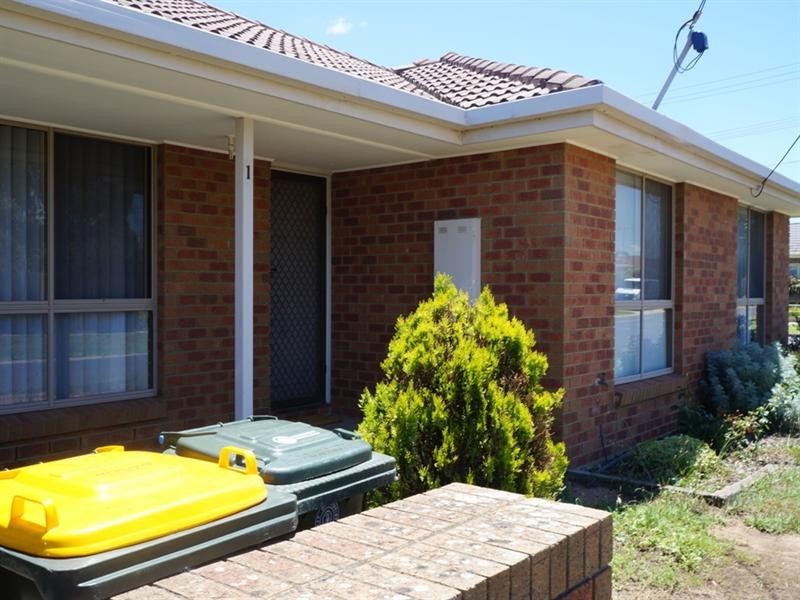 1/37 Newham Way, Altona Meadows VIC 3028