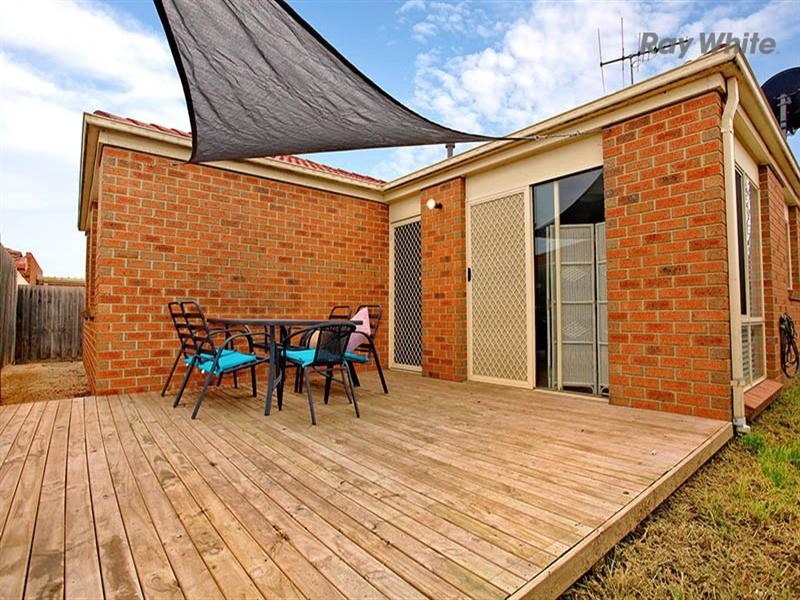 5 Waratah Drive, Altona Meadows VIC 3028