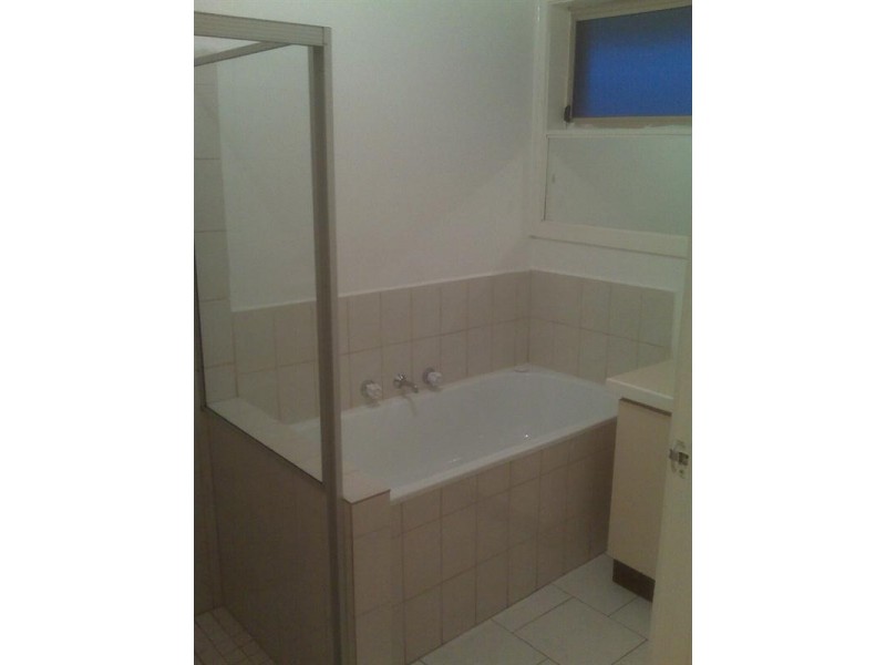 1/13 LEMPRIERE Court, Altona Meadows VIC 3028