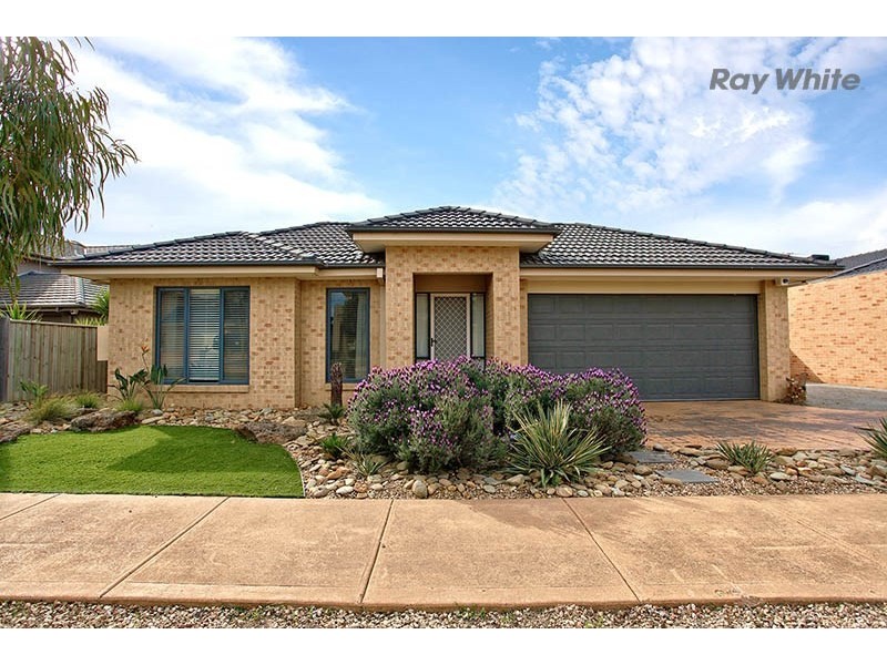 12 Sunseeker Chase, Sanctuary Lakes VIC 3030