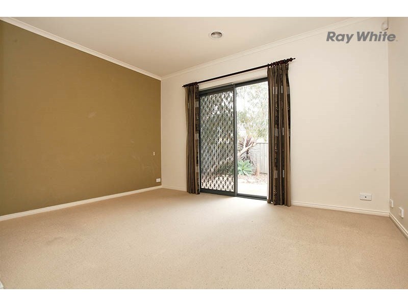 12 Sunseeker Chase, Sanctuary Lakes VIC 3030