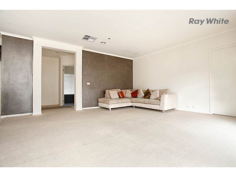 12 Sunseeker Chase, Sanctuary Lakes VIC 3030