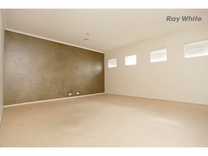 12 Sunseeker Chase, Sanctuary Lakes VIC 3030