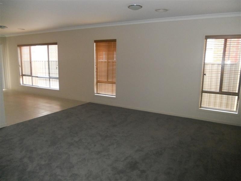 21 Canunda Way, Tarneit VIC 3029