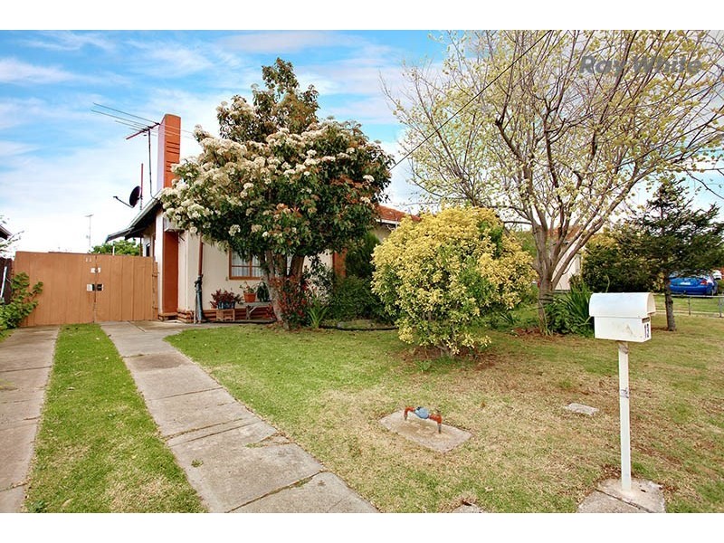 13 Williams Road, Laverton VIC 3028