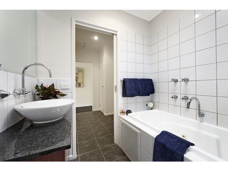 16 Ribbony Walk, Maribyrnong VIC 3032