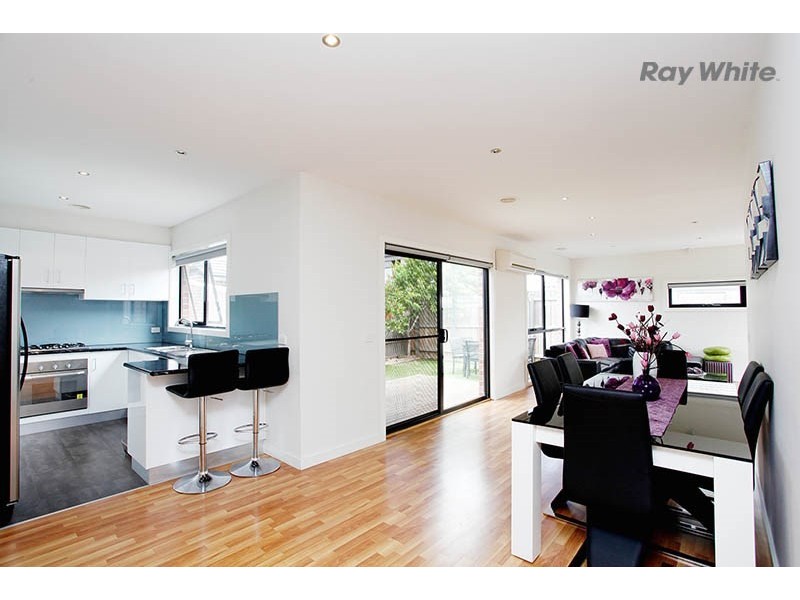 2/15 Armstrong Street, Laverton VIC 3028