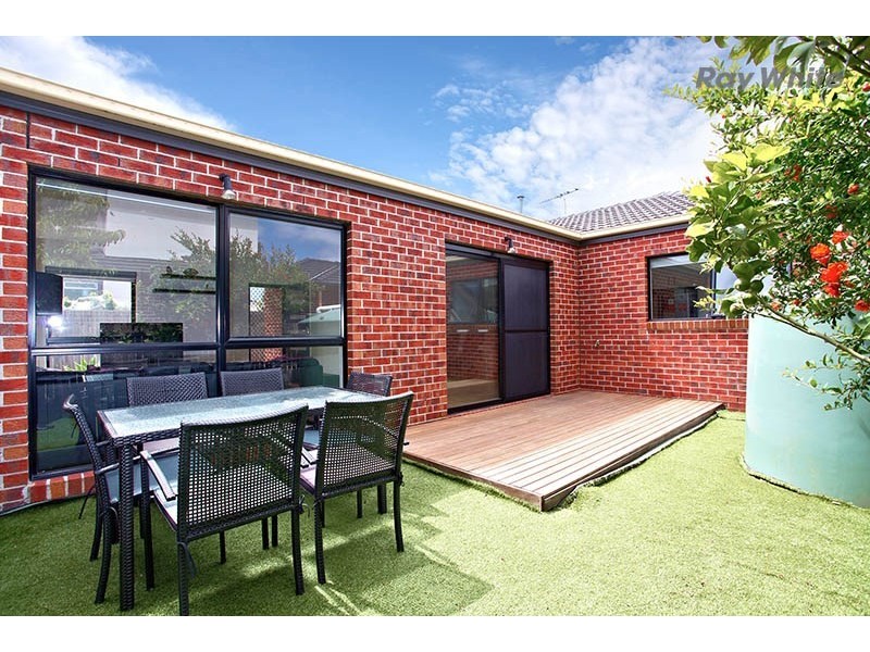 2/15 Armstrong Street, Laverton VIC 3028