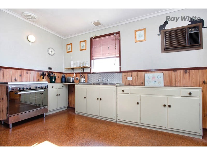 37 Henderson Street, Laverton VIC 3028