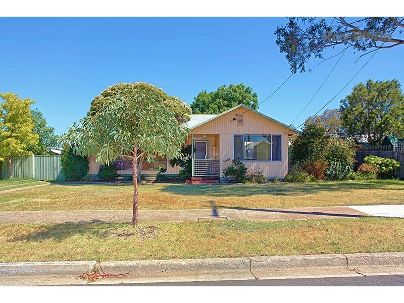 2 Eaton Parade, Laverton VIC 3028