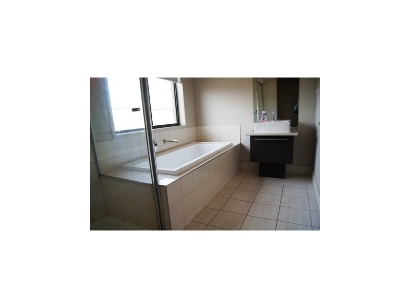 14 Tarcoola Crescent, Sanctuary Lakes VIC 3030