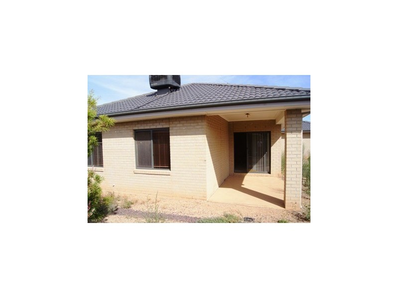 14 Tarcoola Crescent, Sanctuary Lakes VIC 3030