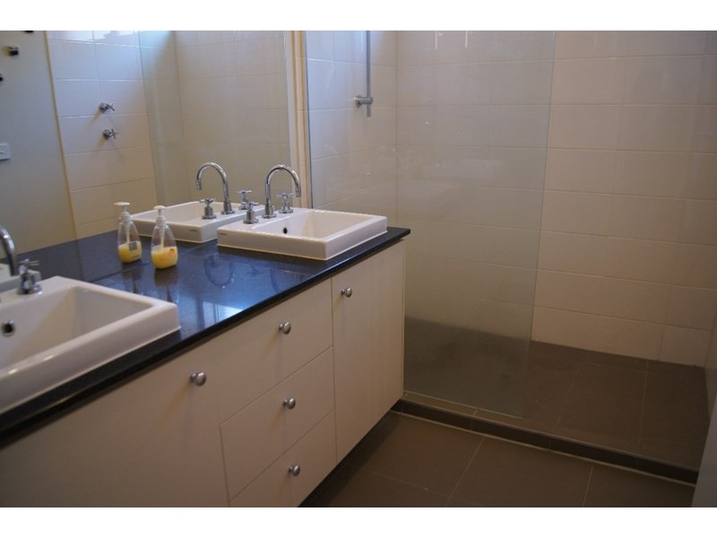 8 Caldwell Road, Williams Landing VIC 3027