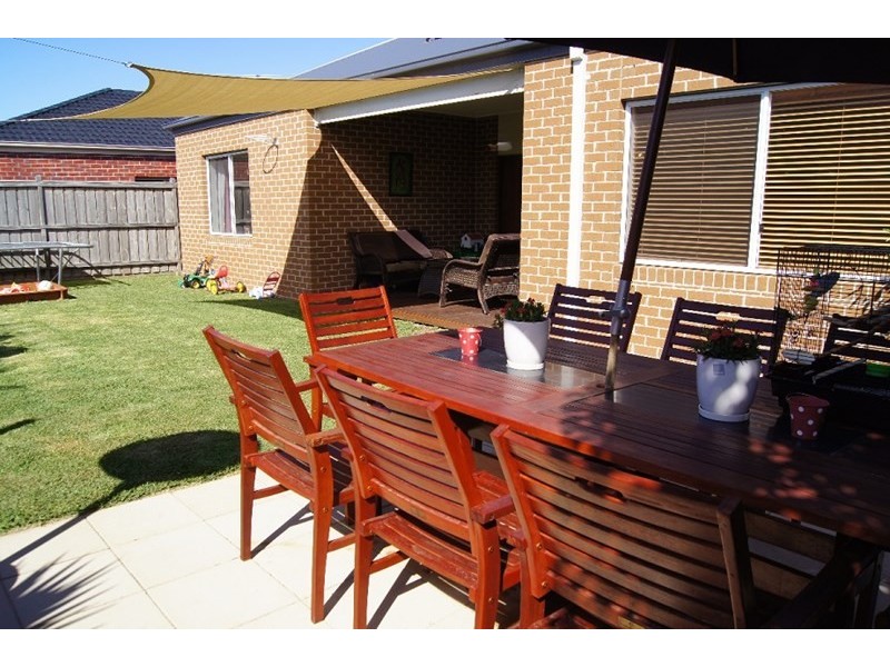 8 Caldwell Road, Williams Landing VIC 3027