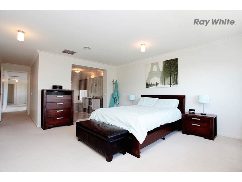 8 Seychelles Street, Point Cook VIC 3030