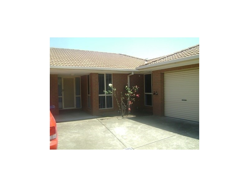 2/26 Crellin Avenue, Altona Meadows VIC 3028