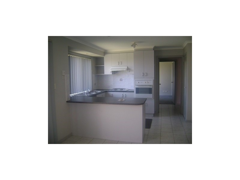 2/26 Crellin Avenue, Altona Meadows VIC 3028