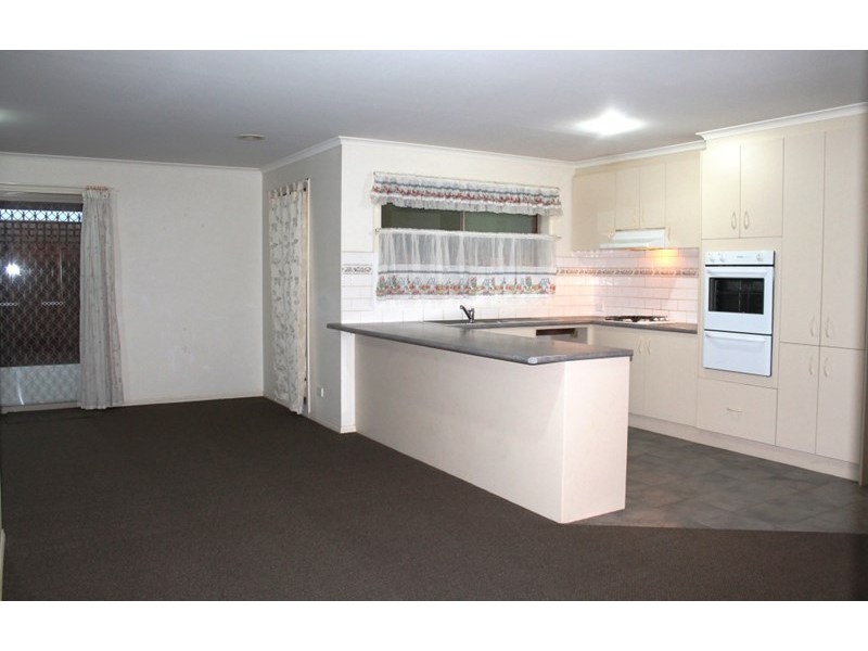 8 Gould Walk, Truganina VIC 3029