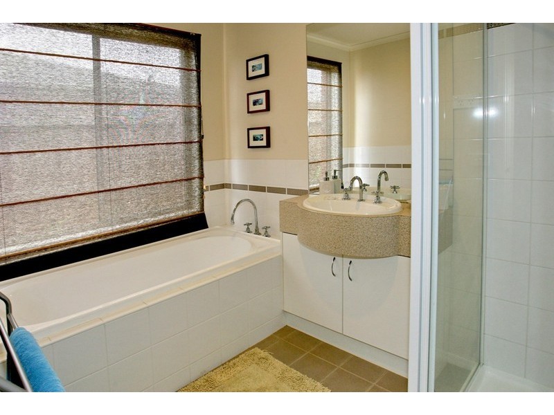 37 NEPTUNE Drive, Point Cook VIC 3030