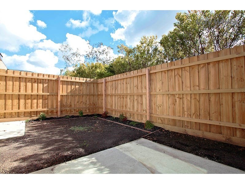 2/1D Wackett Street, Laverton VIC 3028