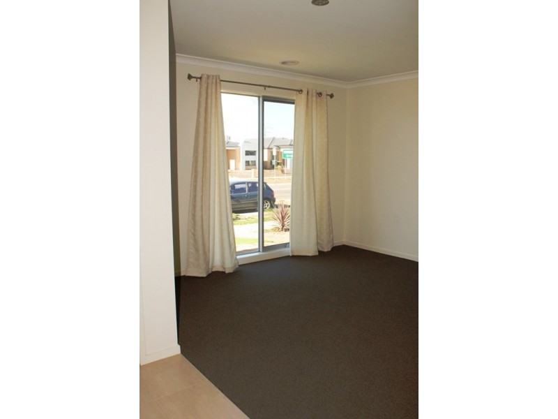 17 Bolivar Esplande, Truganina VIC 3029