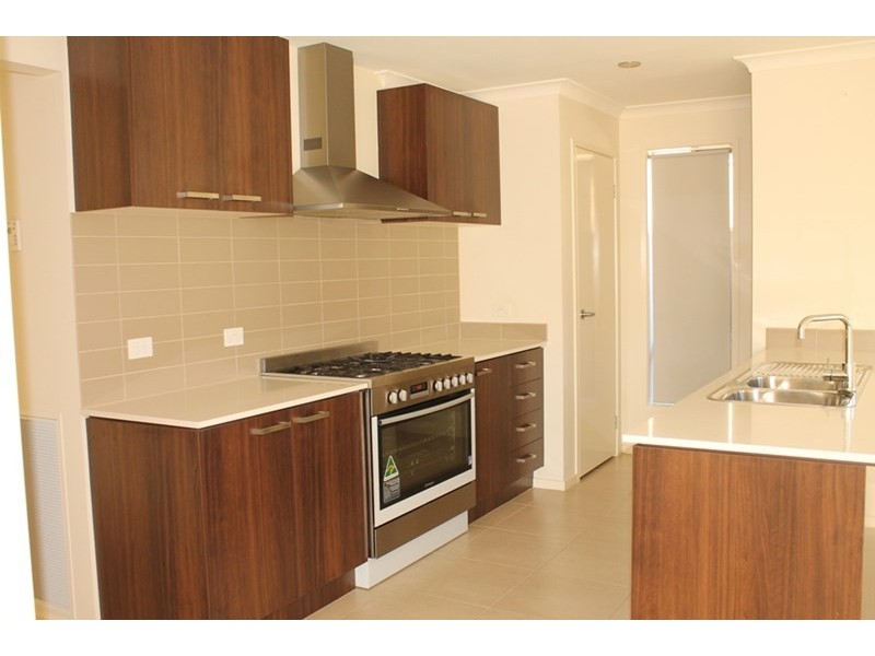 17 Bolivar Esplande, Truganina VIC 3029