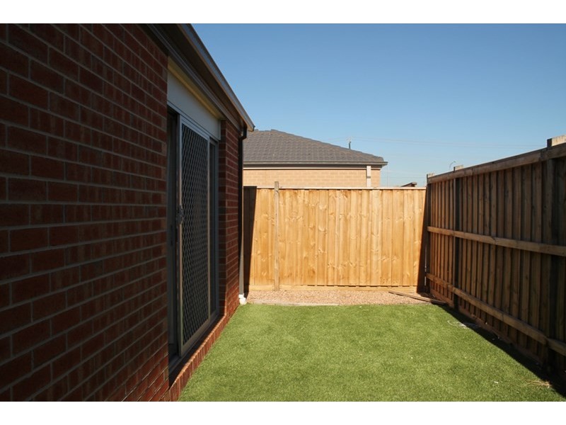 17 Bolivar Esplande, Truganina VIC 3029