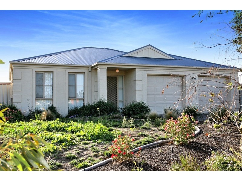 17 Lennon Boulevard, Point Cook VIC 3030