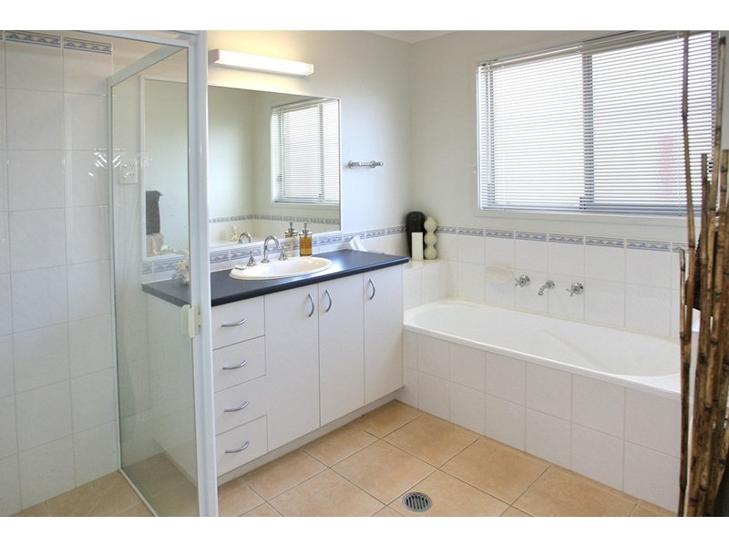 17 Lennon Boulevard, Point Cook VIC 3030