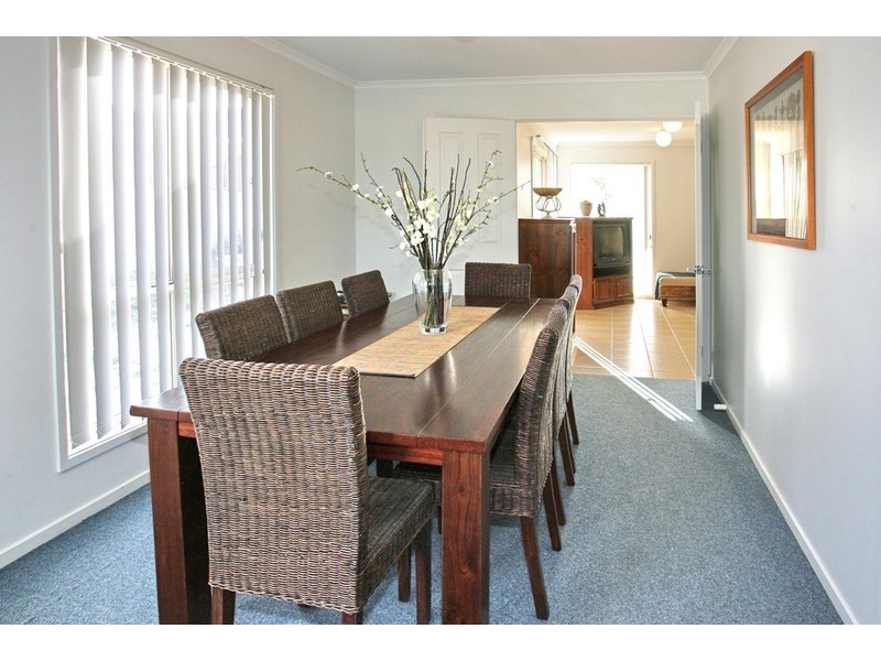 17 Lennon Boulevard, Point Cook VIC 3030