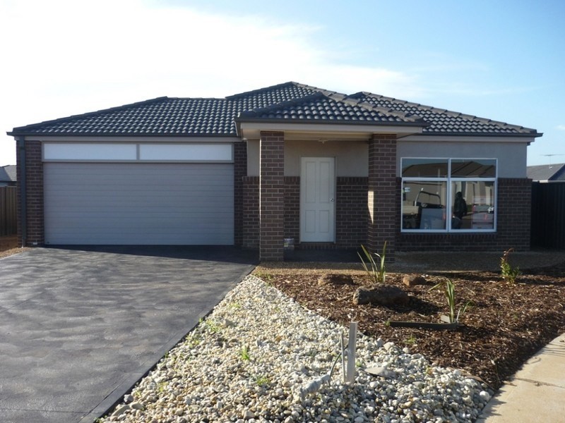 9 Corey Place, Deer Park VIC 3023