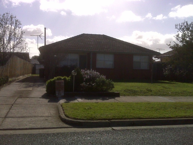 9 CHIRNSIDE Crescent, Laverton VIC 3028