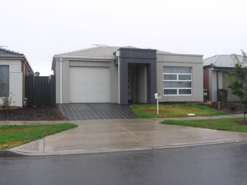 86 Duncombe Park Way, Deer Park VIC 3023